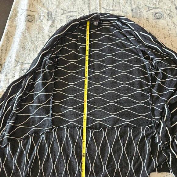 Black/White Open Cardigan - Picture 9 of 9